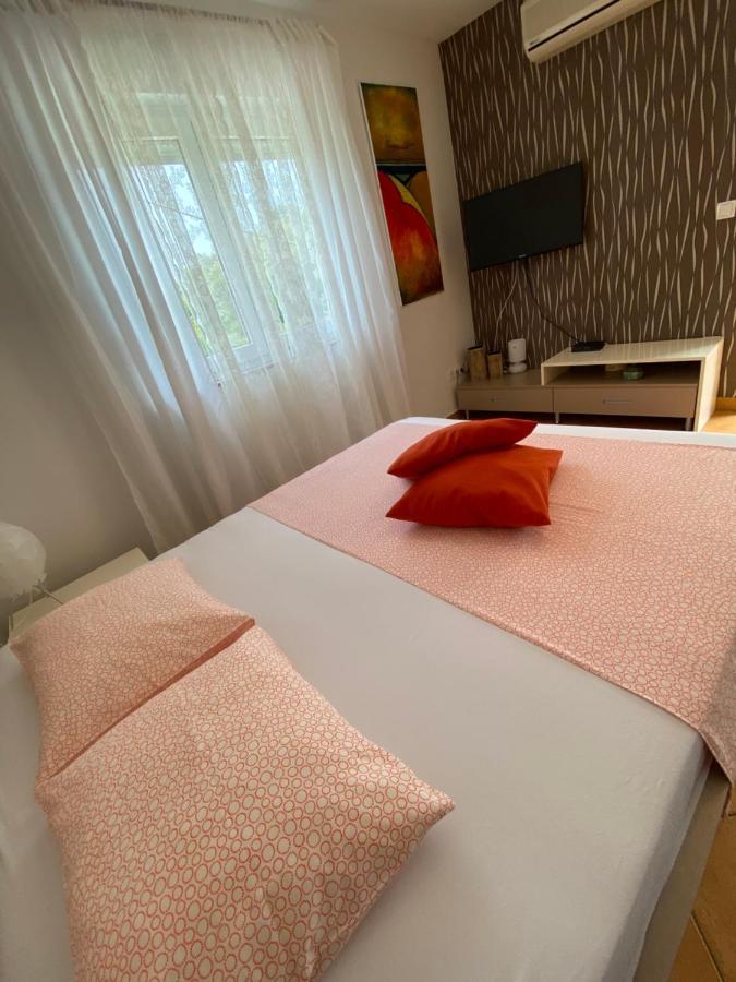 Apartment Lara ราบ ภายนอก รูปภาพ